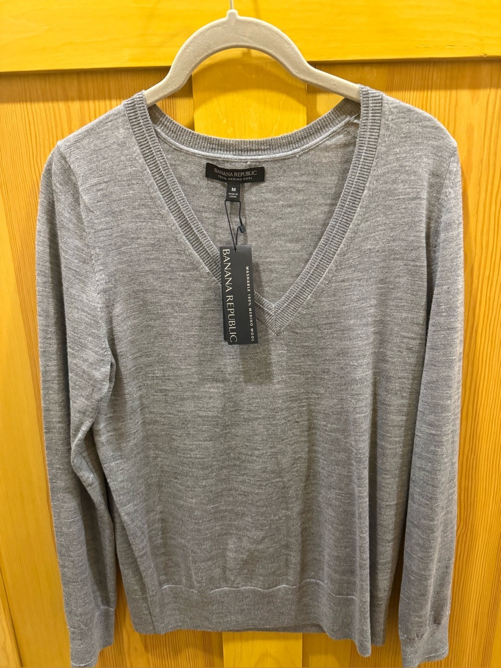 Banana Republic Women Light Gray V‑Neck Sweater NWT